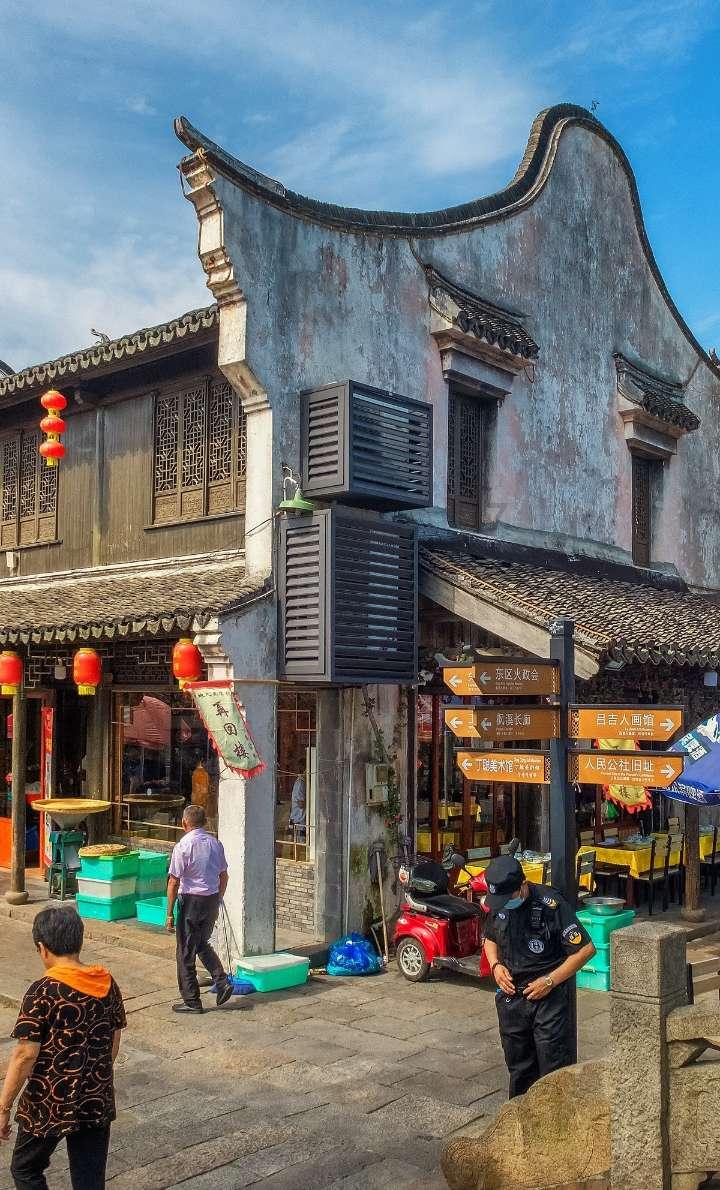 华为手机那个像指南针的东西是啥？游戏画面