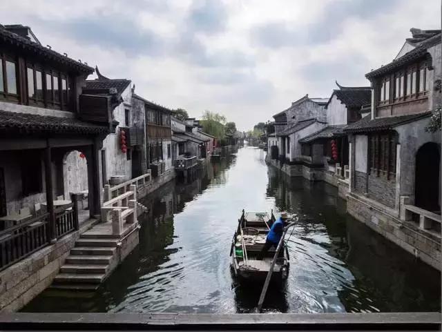 努力向上的铁球